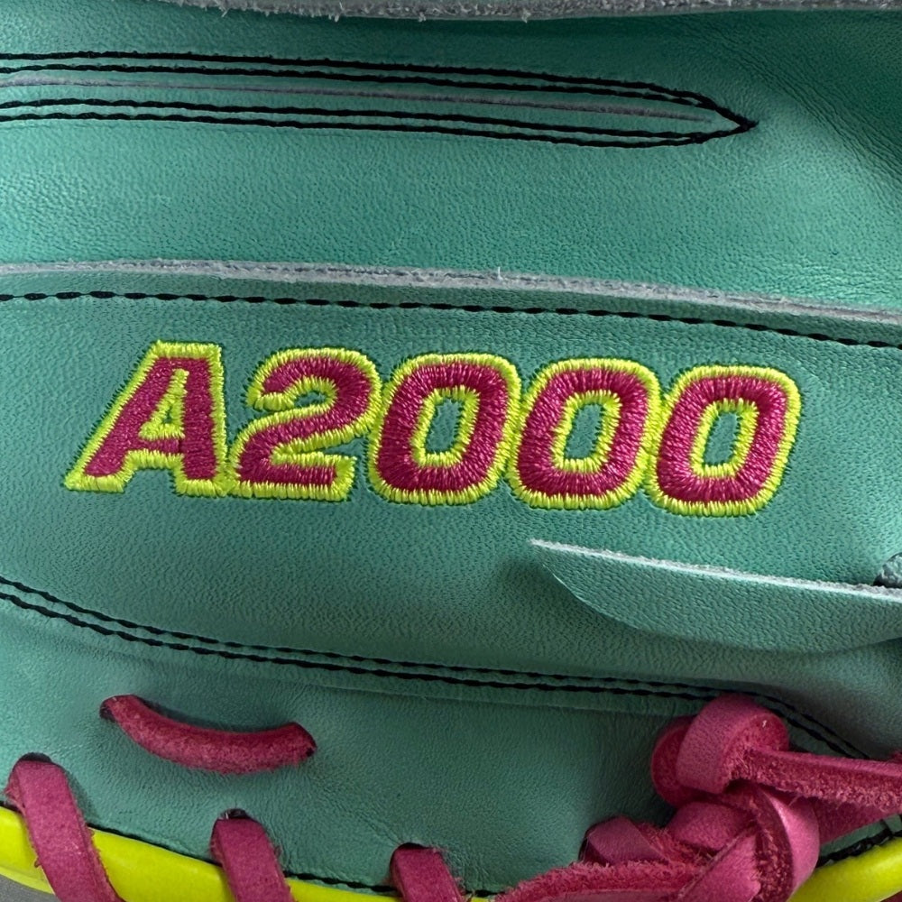 Wilson Custom A2000 Seafoam M1D 33.5” Baseball Catchers Mitt