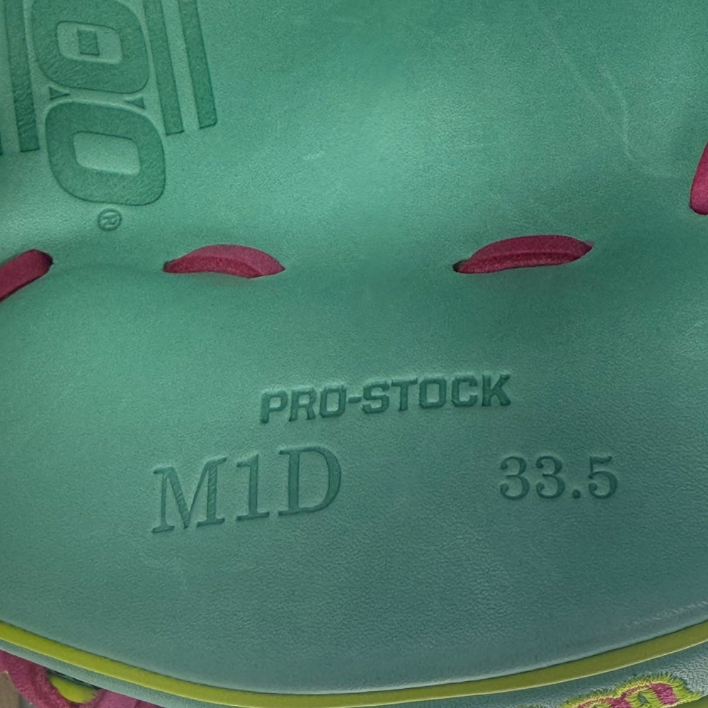 Wilson Custom A2000 Seafoam M1D 33.5” Baseball Catchers Mitt