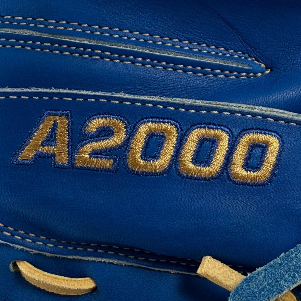Wilson Custom A2000 Royal CM33 Catcher's Mitt