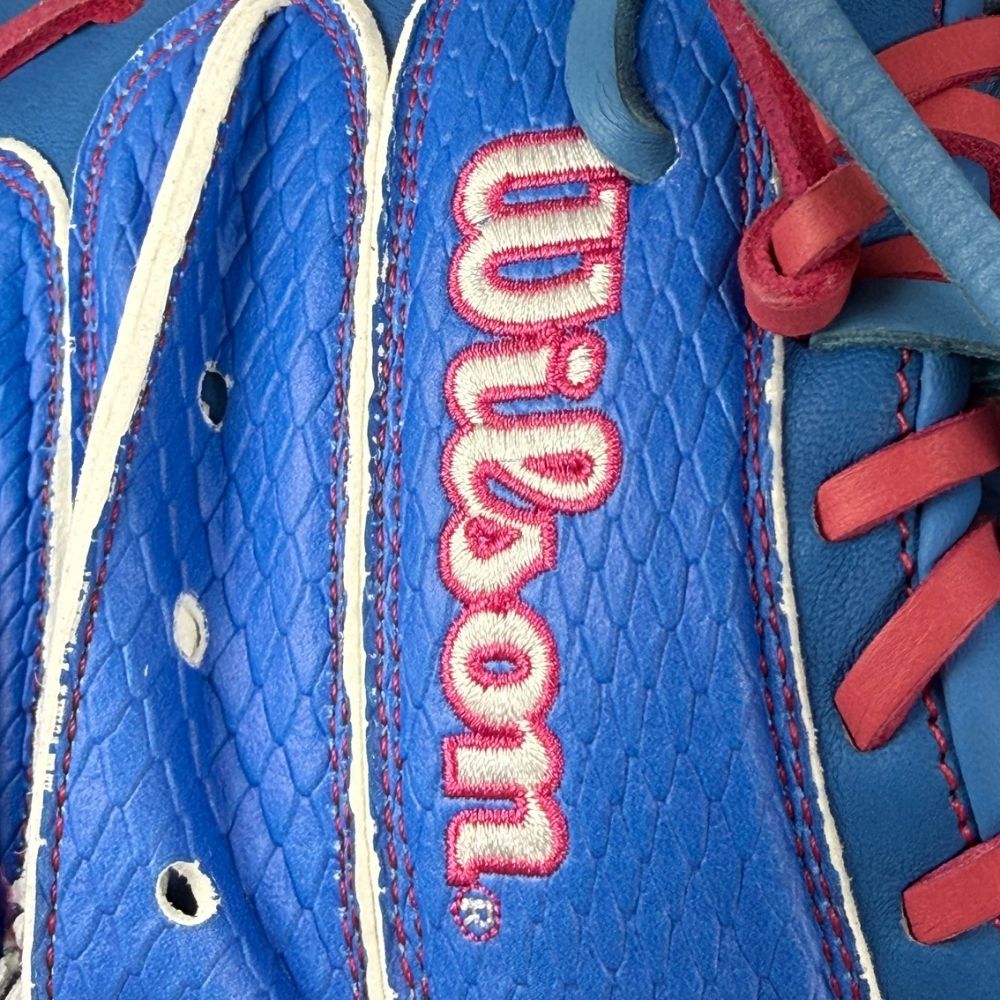 Wilson 2027 Custom A1000 FPCM33 Momentum Fastpitch Catchers Mitt: WBG25301RT33