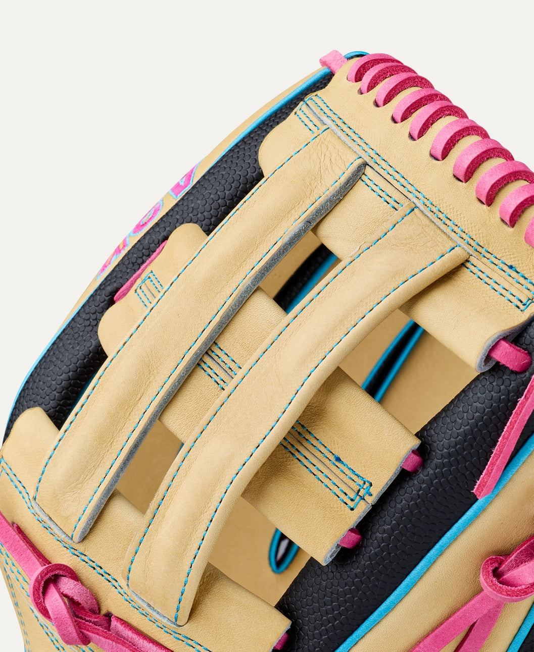 Wilson 2027 A2K® 1777 12.75” Outfield Baseball Glove: WBG0010301RT1275