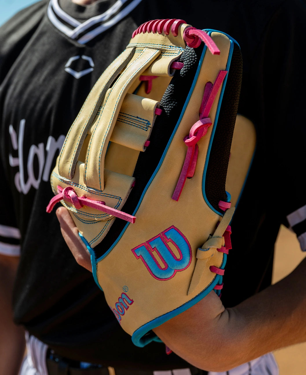 Wilson 2027 A2K® 1777 12.75” Outfield Baseball Glove: WBG0010301RT1275