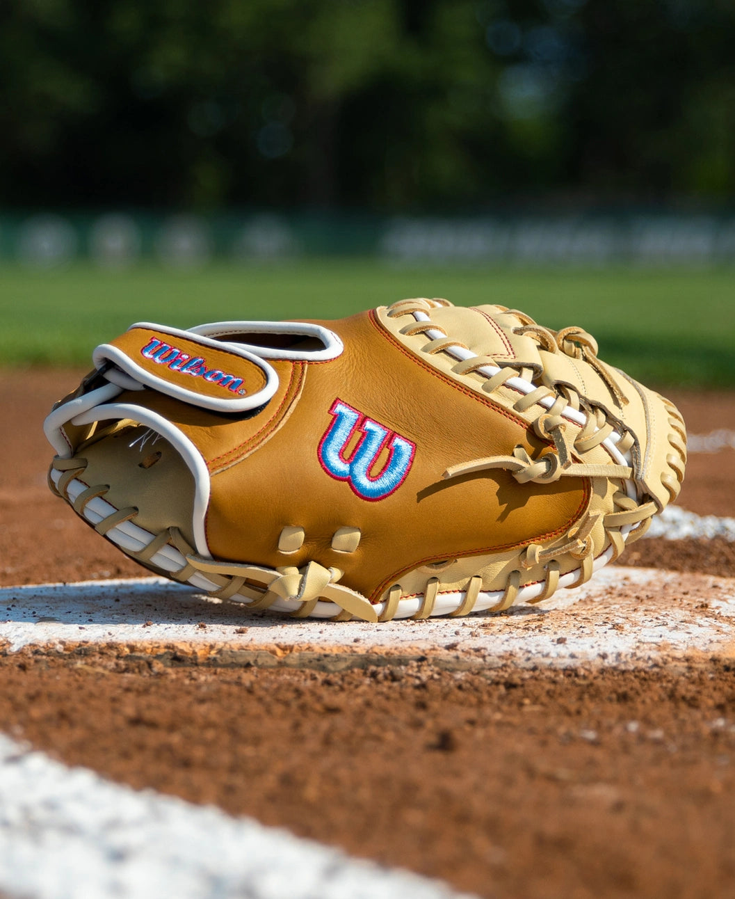 2027 Wilson A1000® PF33 33" Cather's Mitt: WBG03001RTPF33