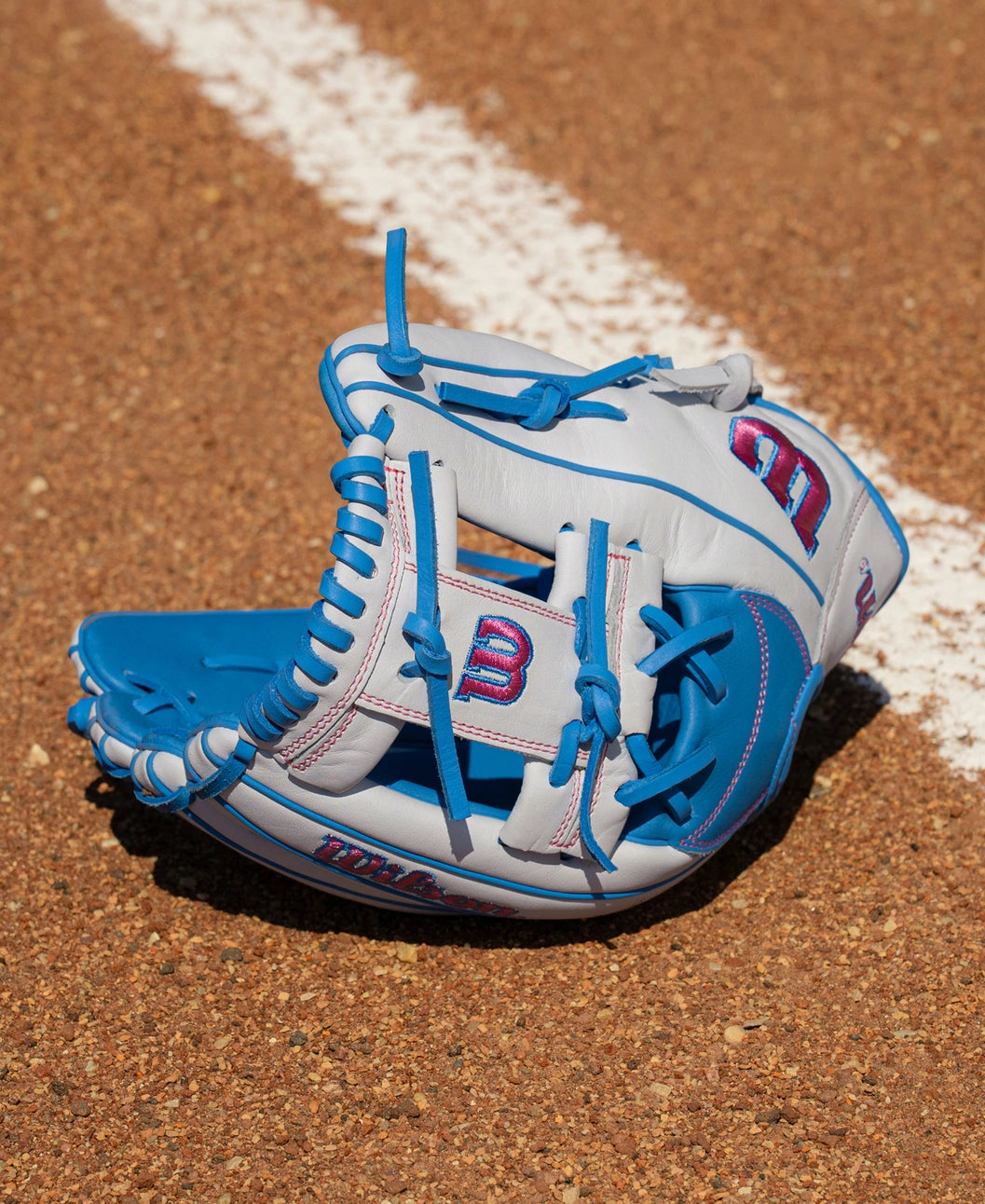 2027 Wilson A1000® H12 12” Fastpitch Softball Infield Glove: WBG03201RTH12