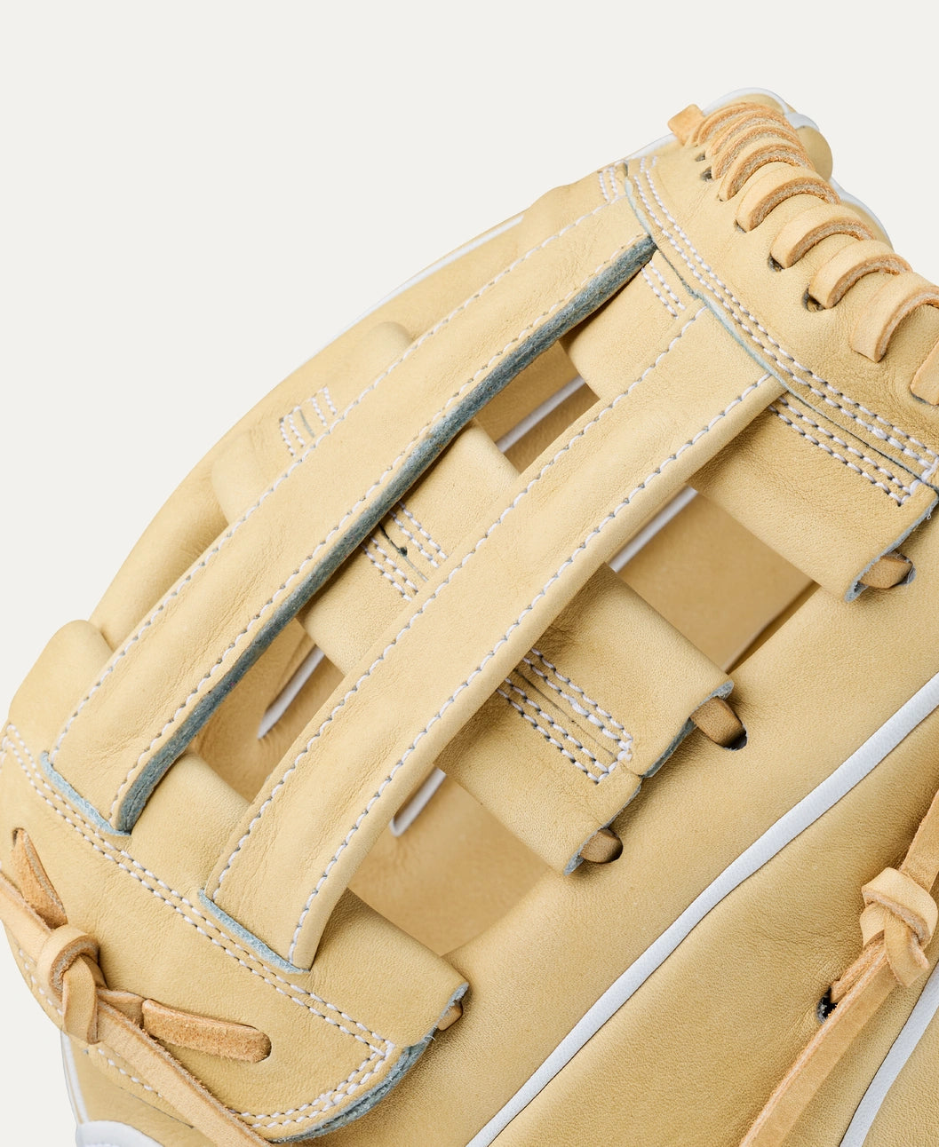 Wilson 2027 A2000® FP1712 12” Infield Fastpitch Glove: WBG06901RT12