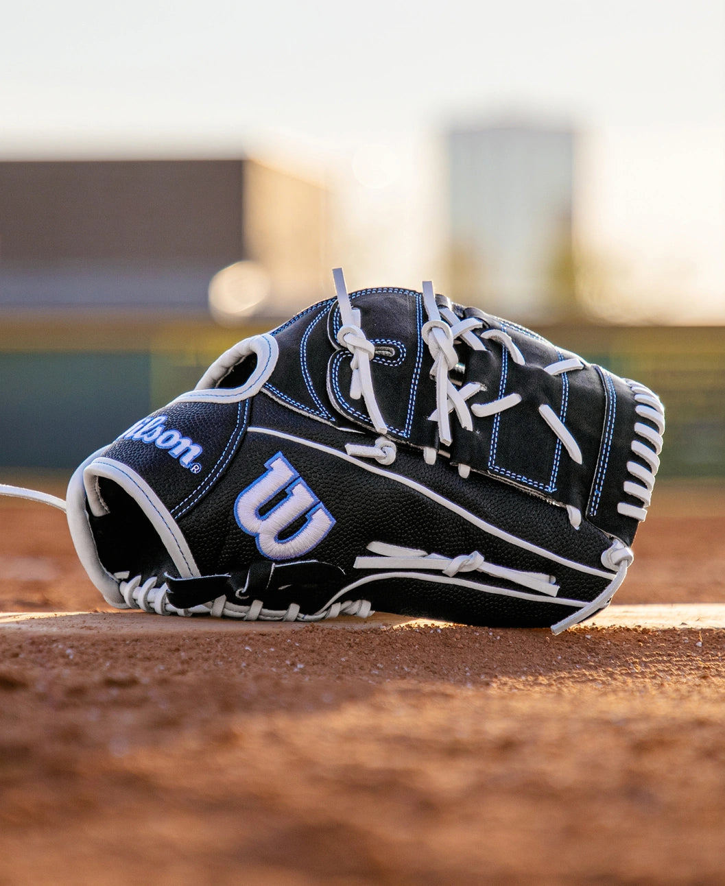 Wilson 2027 A2000® FPB25SS 12.25” Fastpitch Pitcher’s Glove: WBG7201RT1225