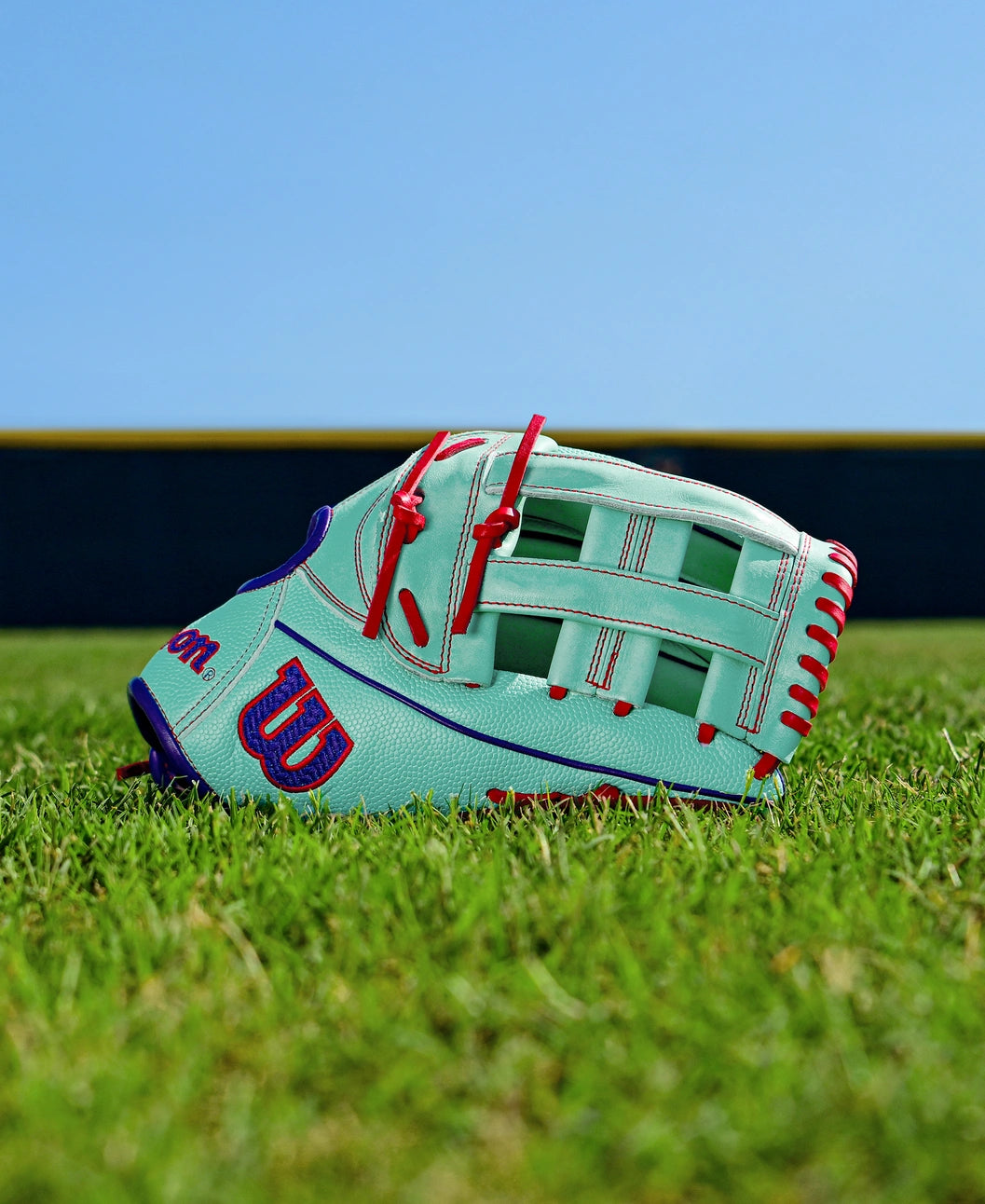 Wilson Fall 2025 A2000 1750SS 12.5” Outfield Baseball Glove: WBW103455125