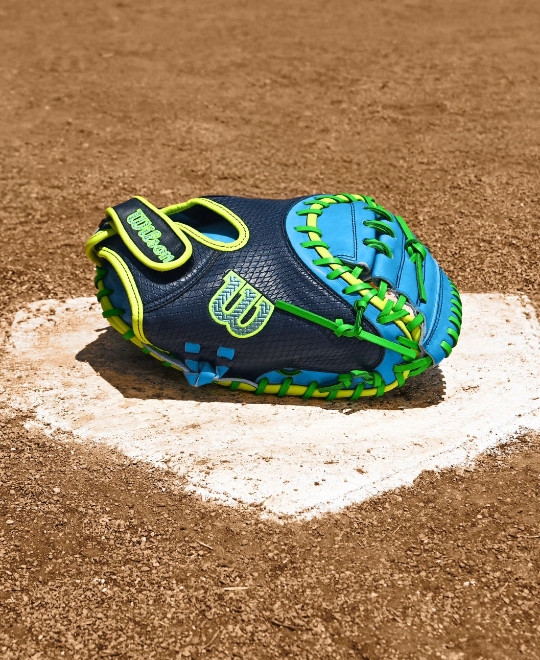 Wilson Fall 2025 A2000® PF33SS 33” Baseball Catcher’s Mitt: WBW10346533