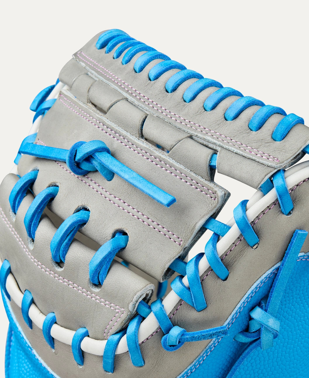 Wilson Fall 2025 A2000® FPCM23 34” Fastpitch Catcher’s Mitt: WBW10349134
