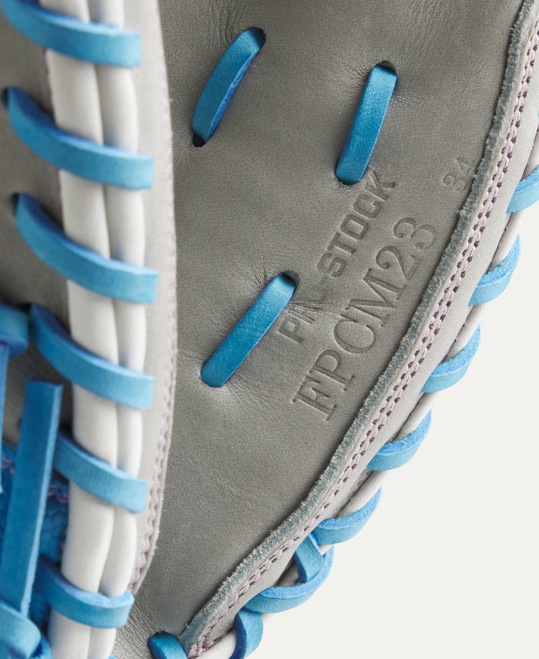 Wilson Fall 2025 A2000® FPCM23 34” Fastpitch Catcher’s Mitt: WBW10349134