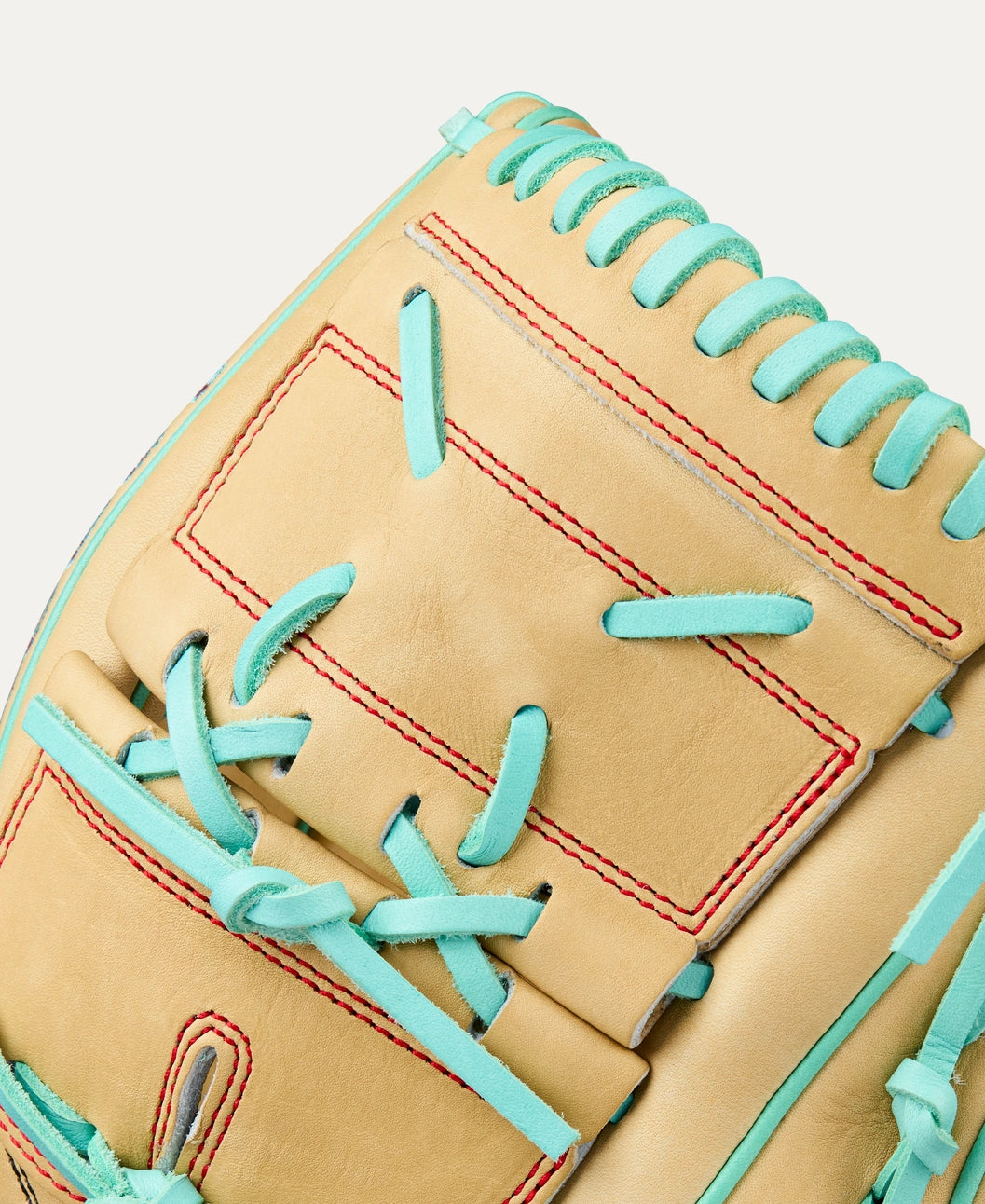 Wilson Fall 2025 A2000® B2 12” Pitcher’s Baseball Glove: WBW10349812