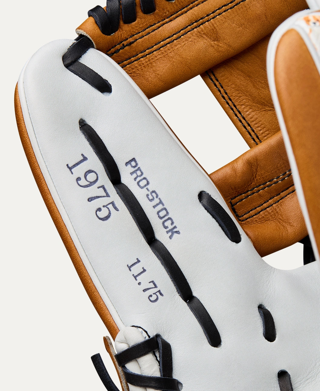 Wilson 2025 Aaron Civale Corgi A2000 1975 11.75” Infield Baseball Glove: WBW1035891175