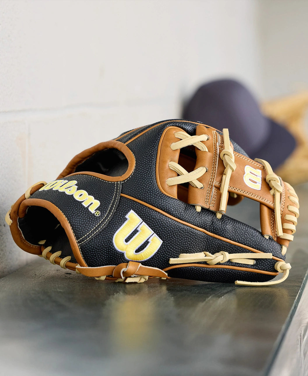 Wilson 2026 A2000® Classics 1975SS 11.5” Infield Baseball Glove: WBW1041121175