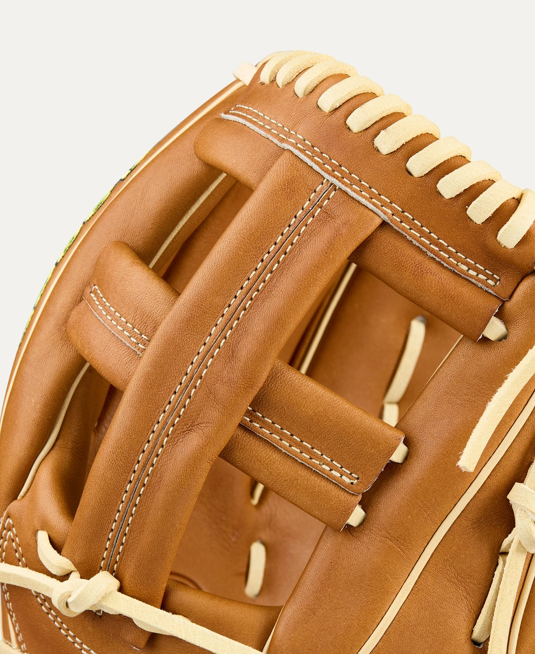 Wilson 2026 A2000® Classics Series EL3 11.75” Infield Glove: WBW1041151175