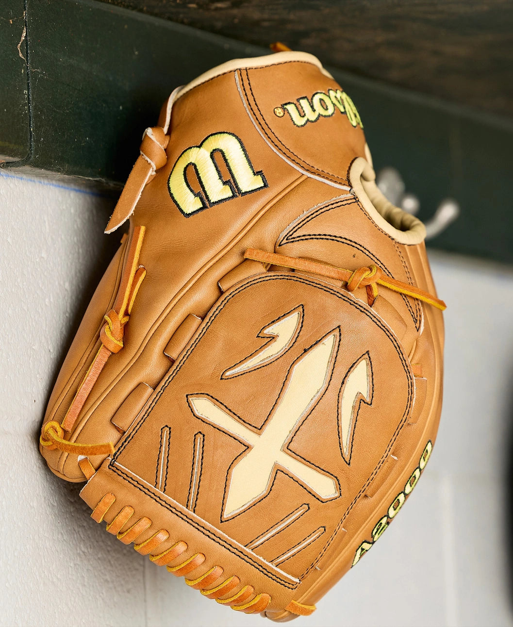 Wilson 2026 A2000® Classics Series B23 12” Pitcher Baseball Glove: WBW10411712