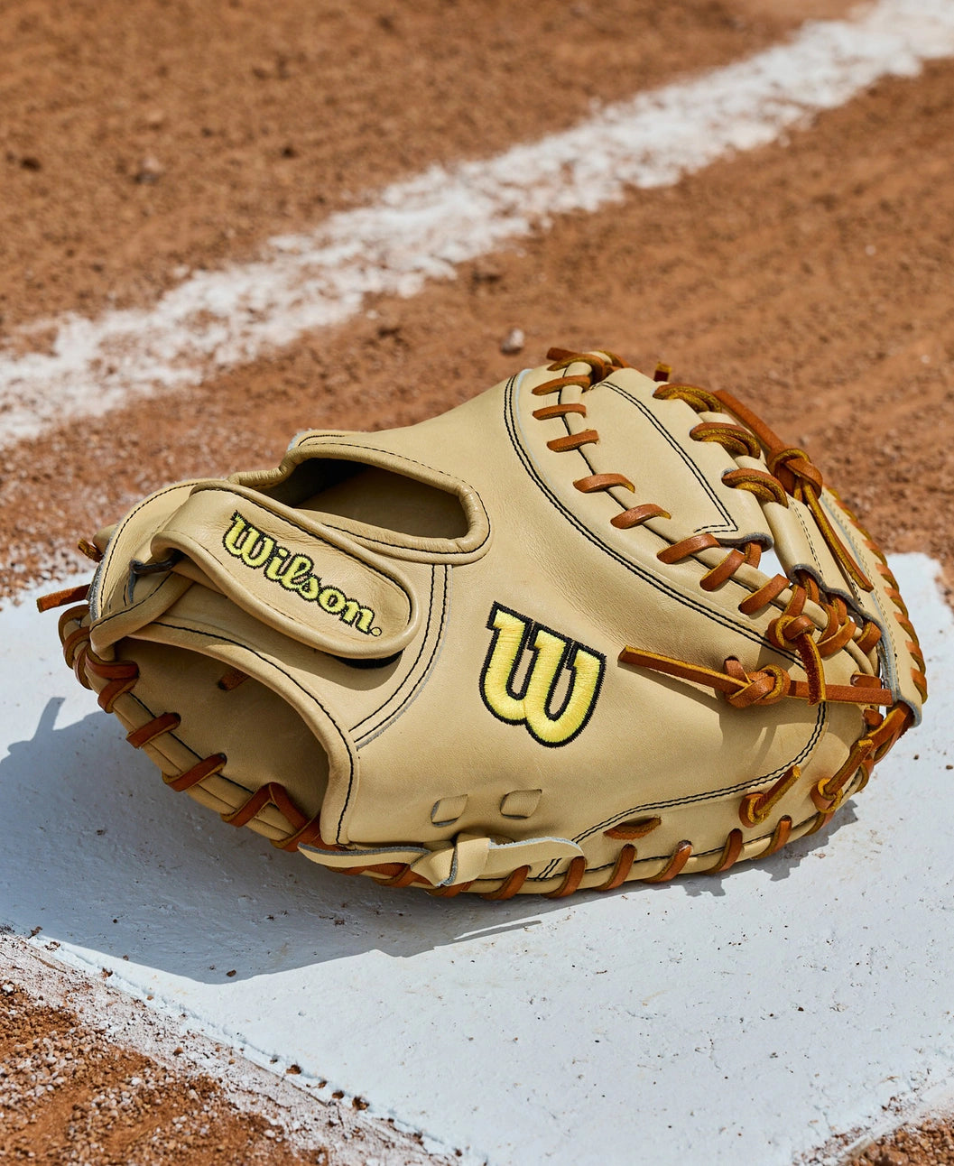 Wilson 2026 A2000® Classics Series PF33 33” Baseball Catcher’s Mitt: WBW10412733
