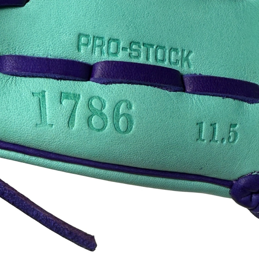 Wilson Custom A2000 1786 Seafoam 11.5" Infield Glove