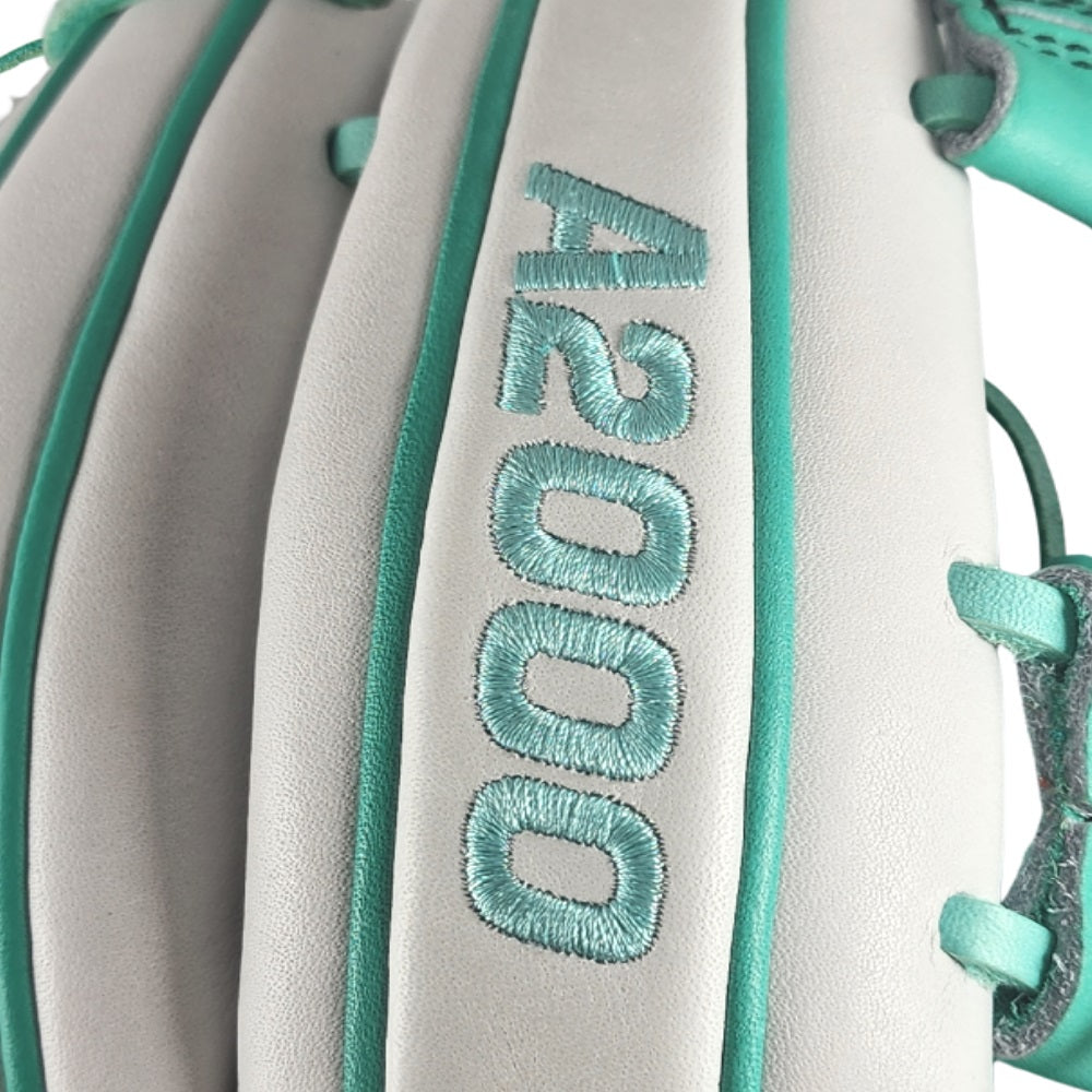 Wilson Custom A2000 1786 11.5" Infield Glove: White and Teal