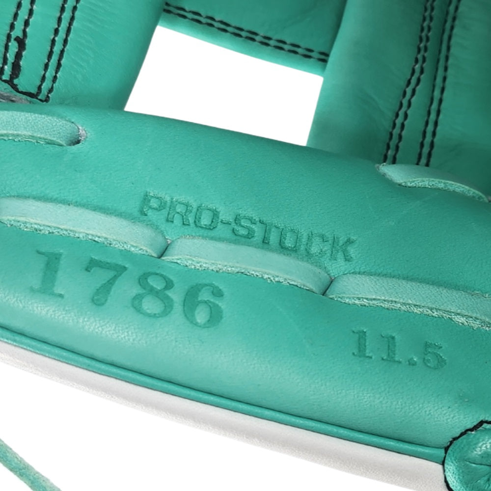 Wilson Custom A2000 1786 11.5" Infield Glove: White and Teal