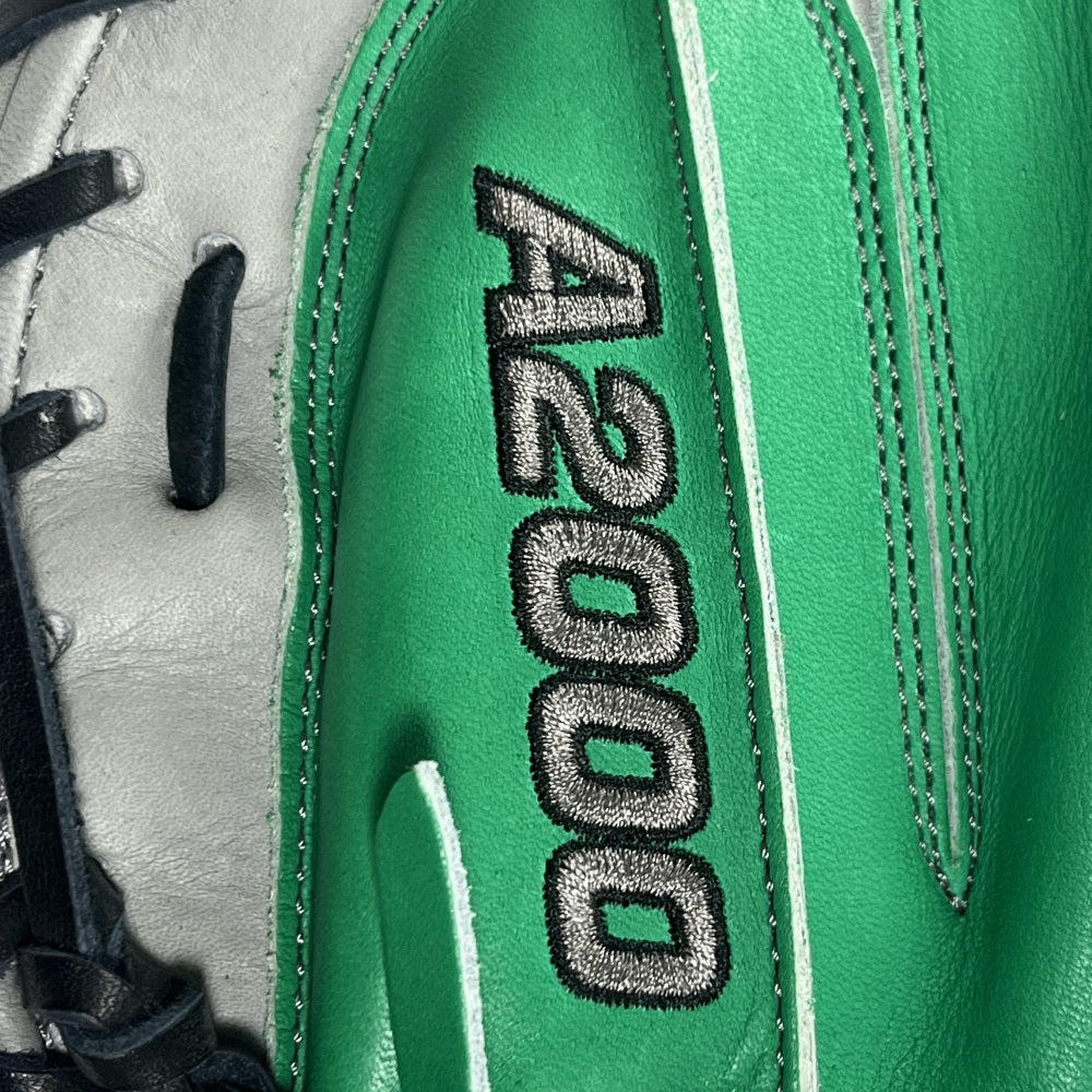Wilson Custom Kelly Green and Charcoal A2000 CM33 33" Catcher's Mitt