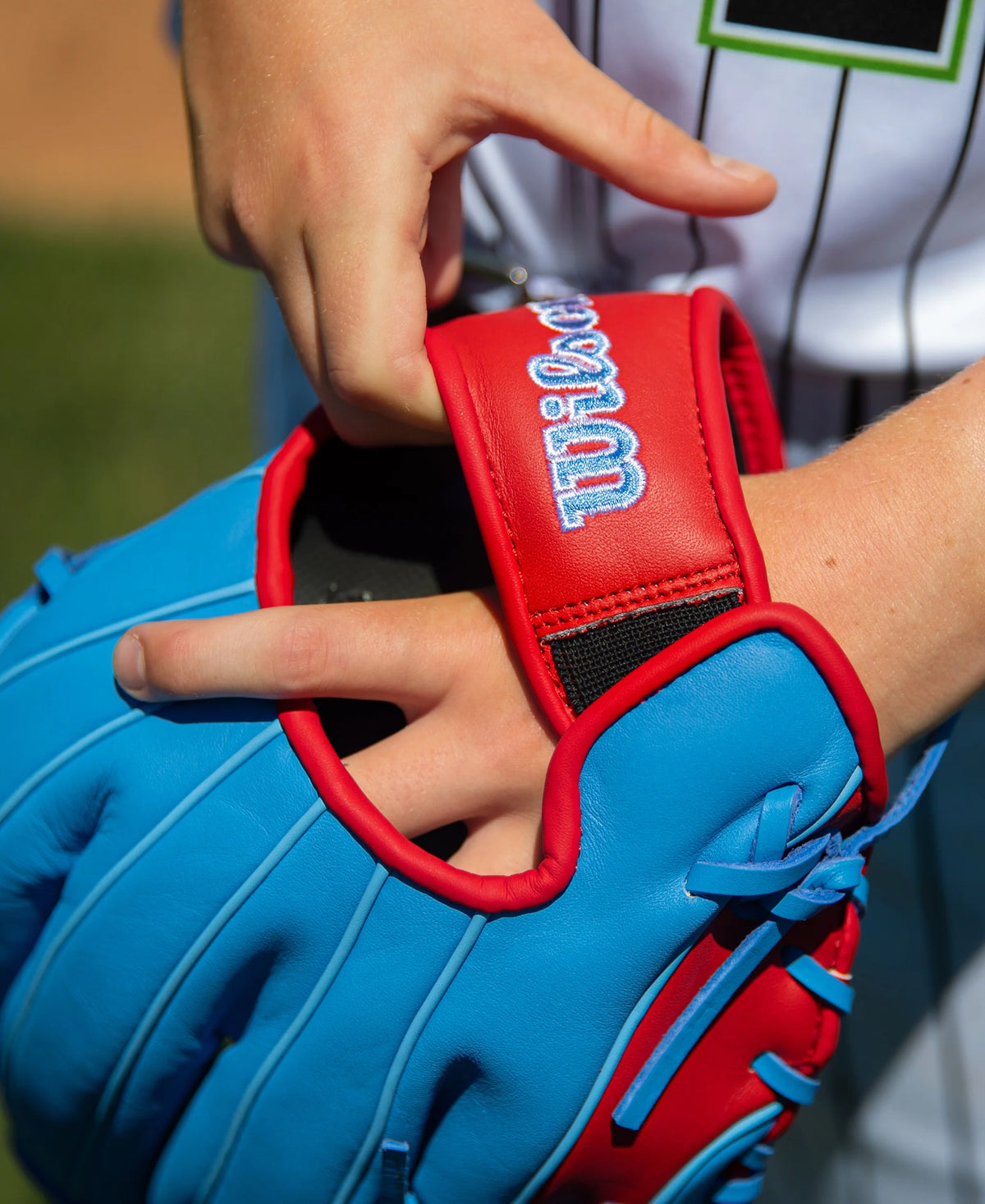 2027 Wilson A500® 11.5” Infield Youth Baseball Glove: WBG08601RT115