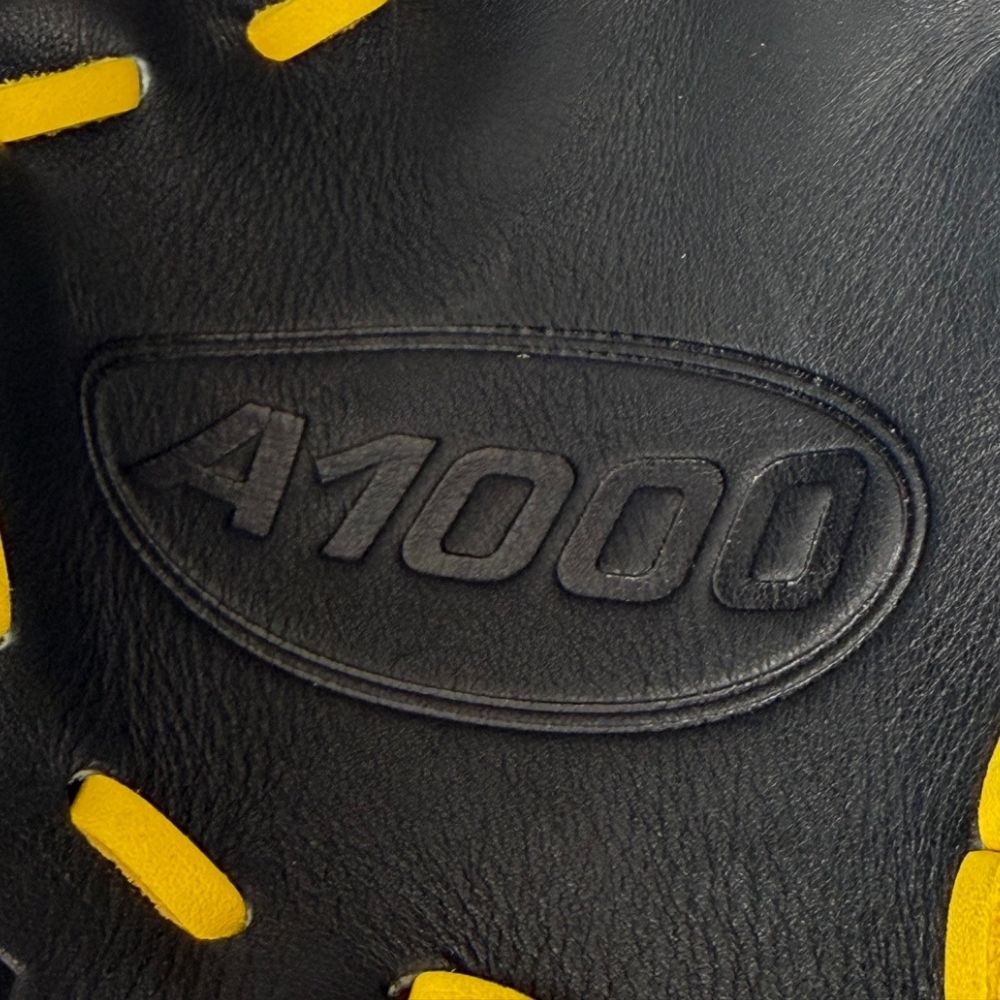 Wilson 2027 Custom A1000® 1786 11.5” Infield Baseball Glove: WBG26501RT115