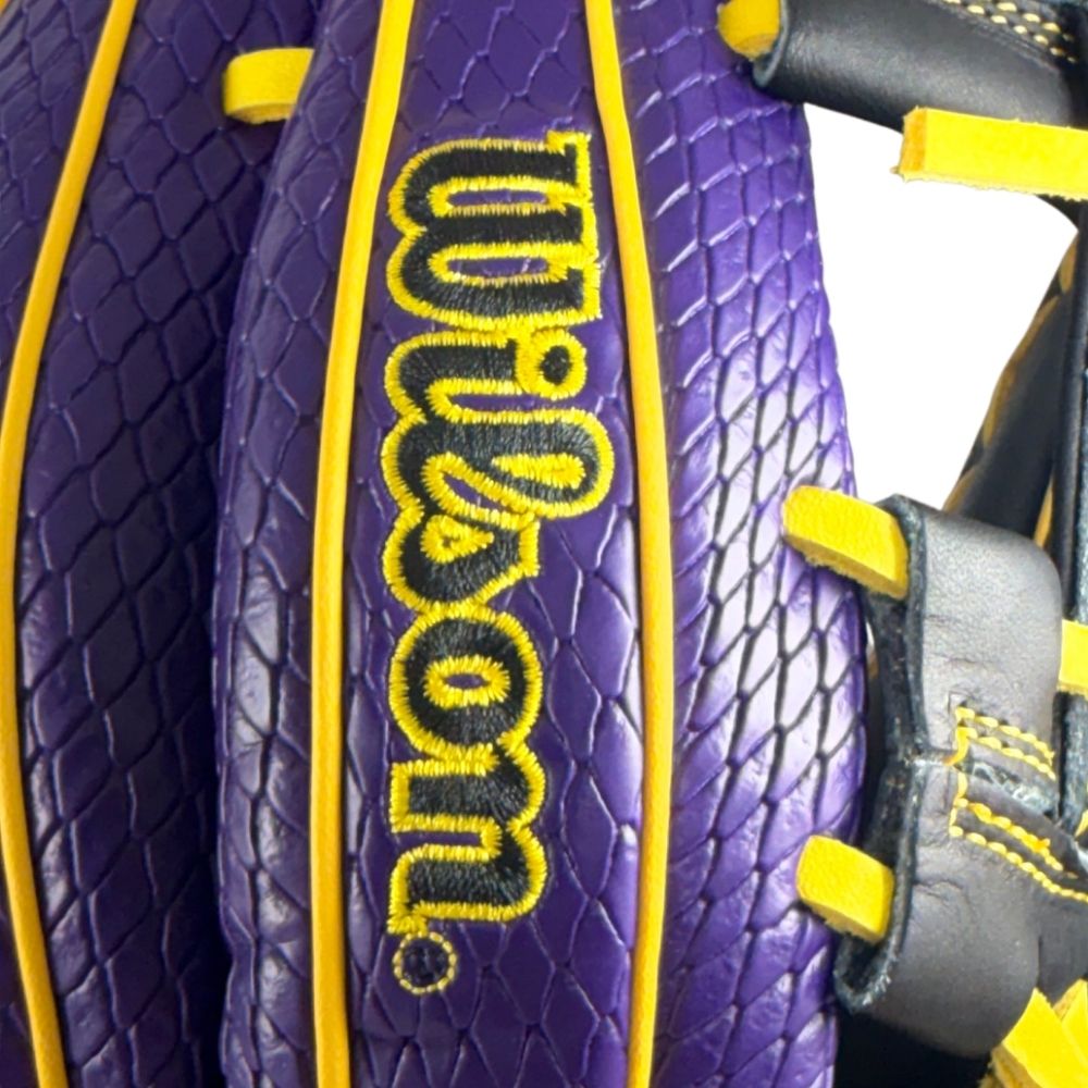 Wilson 2027 Custom A1000® 1786 11.5” Infield Baseball Glove: WBG26501RT115