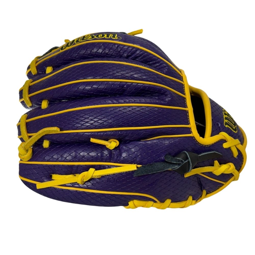 Wilson 2027 Custom A1000® 1786 11.5” Infield Baseball Glove: WBG26501RT115