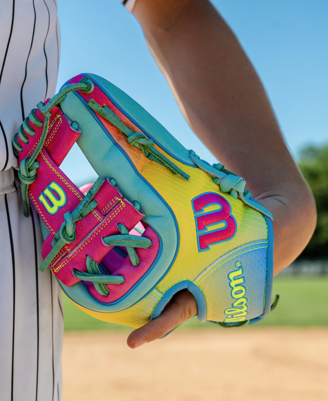 Wilson 2027 A2000® 1727SS 11.75” Infield Baseball Glove: WBG0009501RT1175