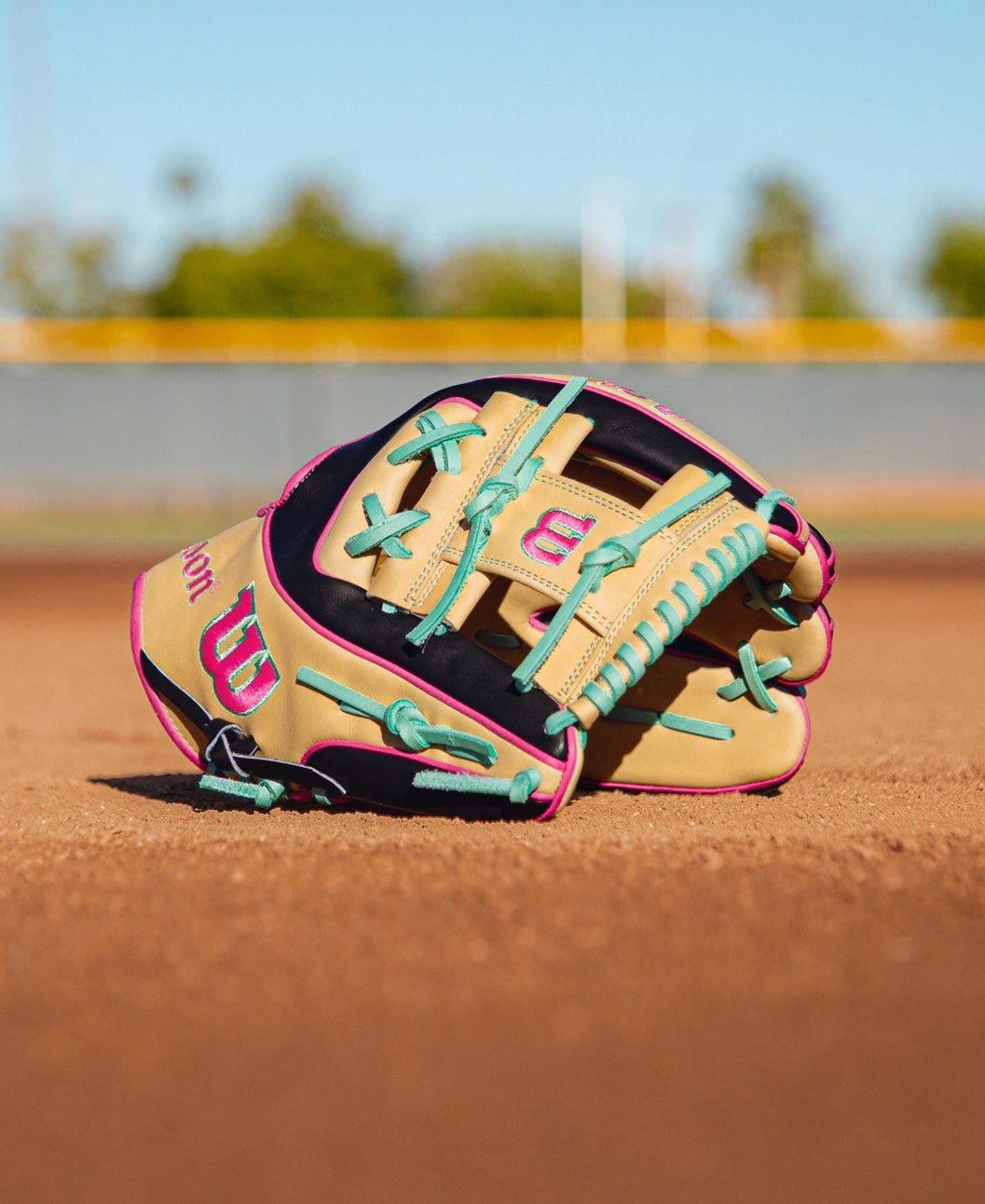 Wilson 2027 A2K® 1724 11.75” Infield Baseball Glove: WBG0010101RT1175