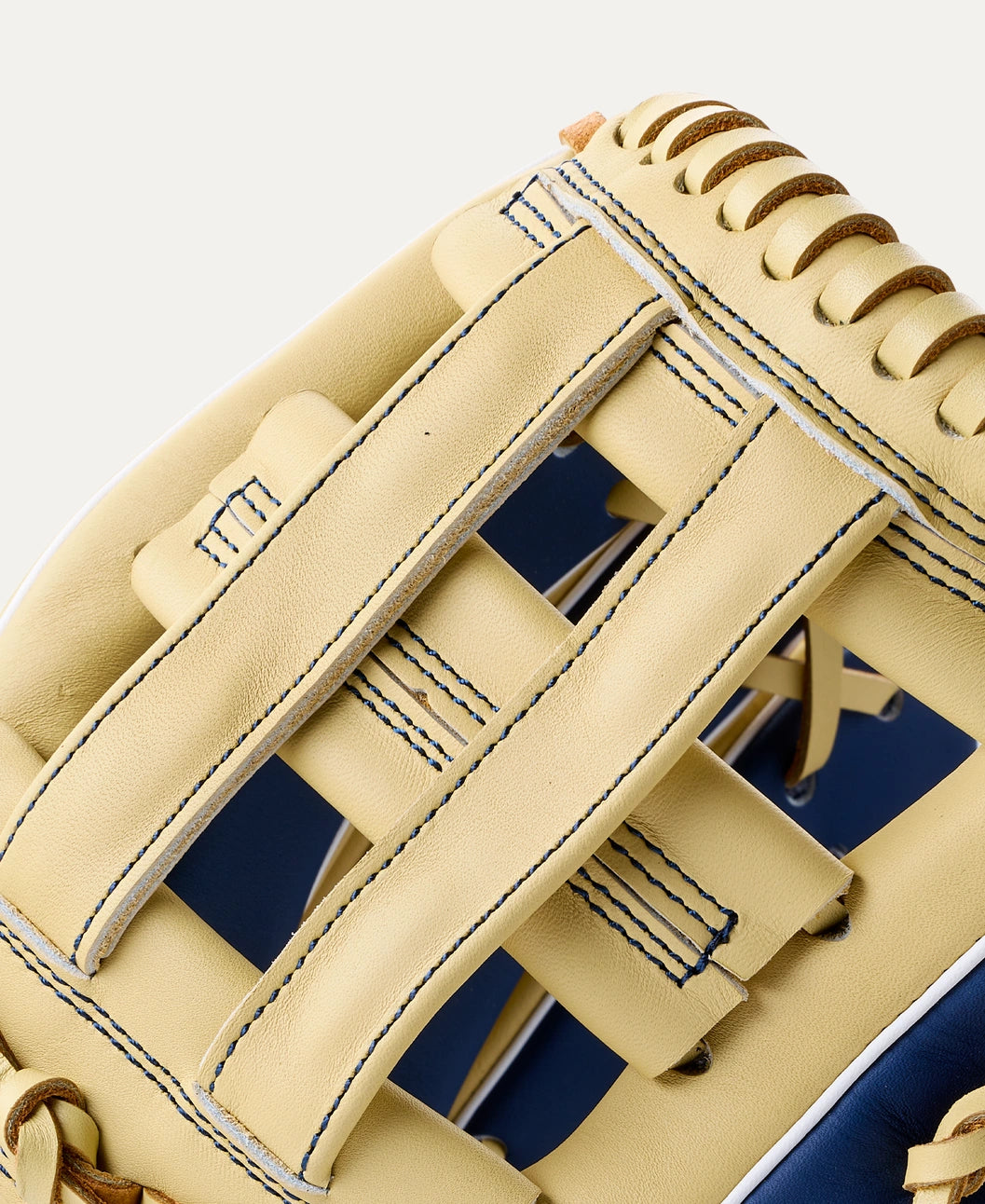 2027 Wilson A900® 12” Utility Baseball Glove: WBG04101RT12