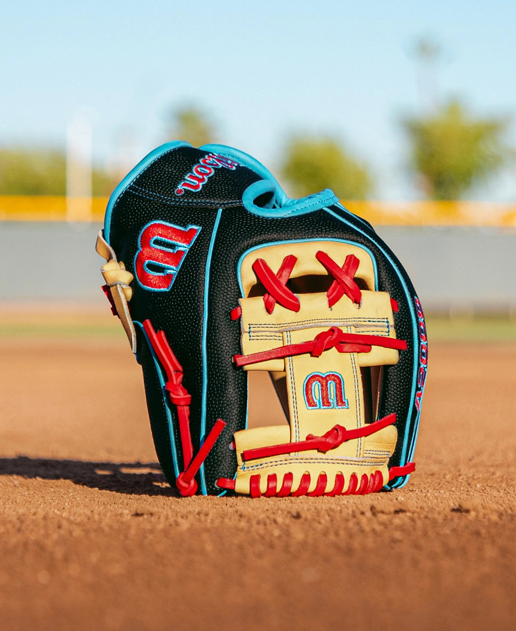 Wilson 2027 A2000® DP15SS 11.5” Infield Baseball Glove: WBG05501RT115