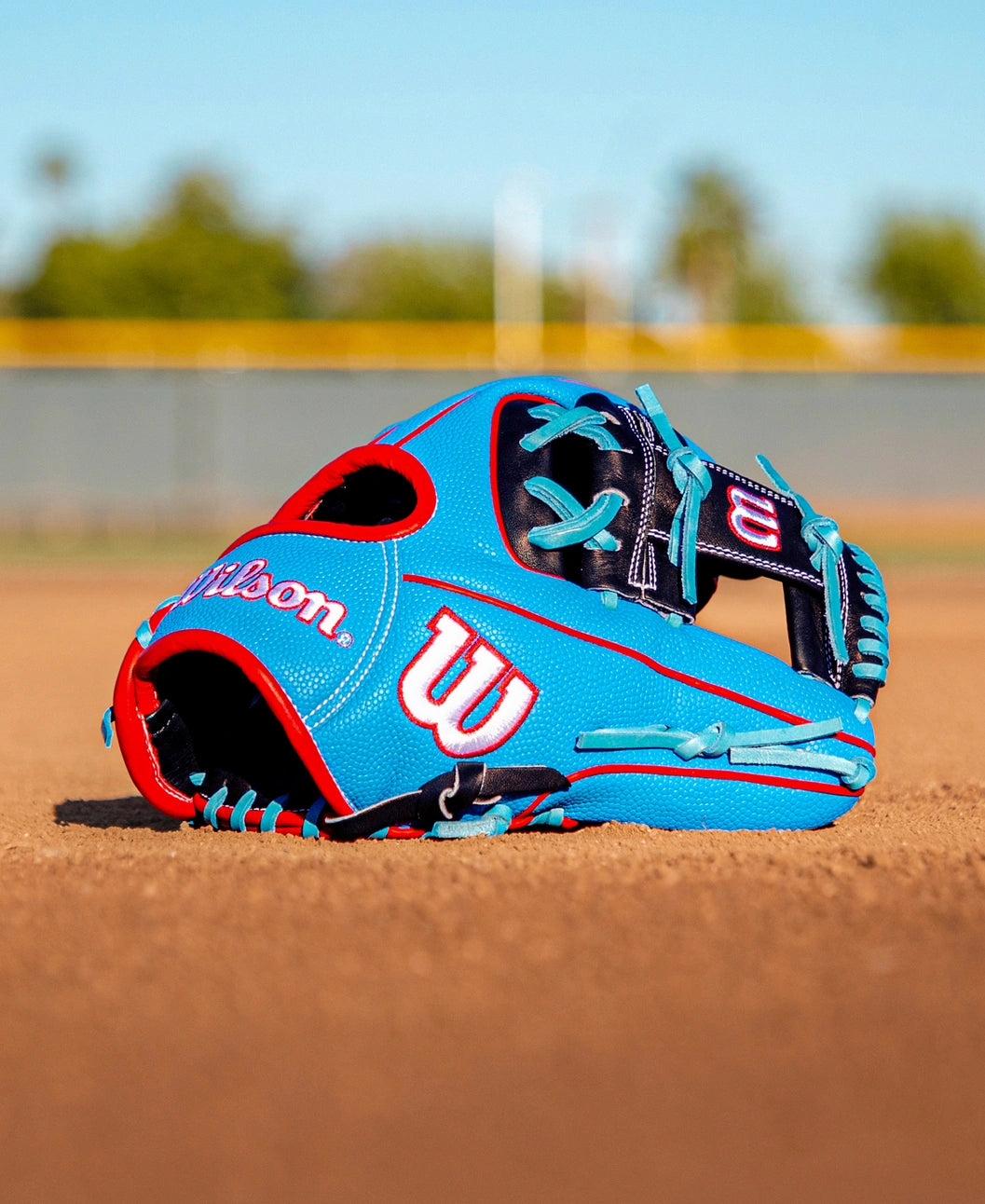Wilson 2027 A2000® 1786SS 11.5” Infield Baseball Glove: WBG05601RT115