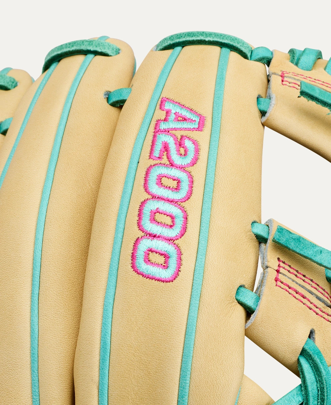 Wilson 2027 A2000® 1975 11.75” Infield Baseball Glove: WBG05701RT1175