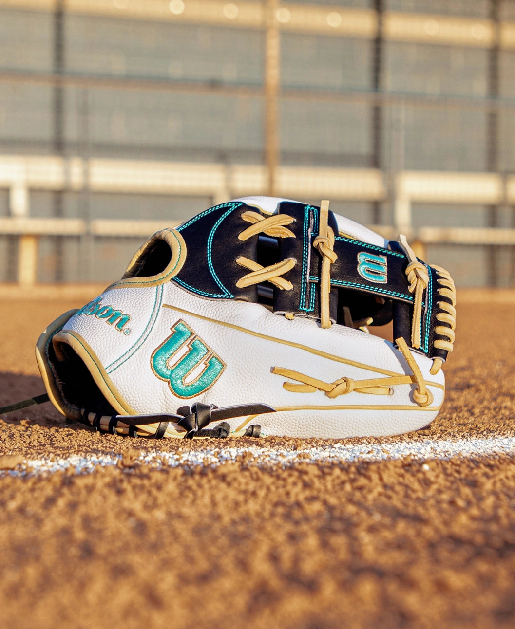 Wilson 2027 A2000® FP H12SS 12” Infield Fastpitch Glove: WBG06701RT12