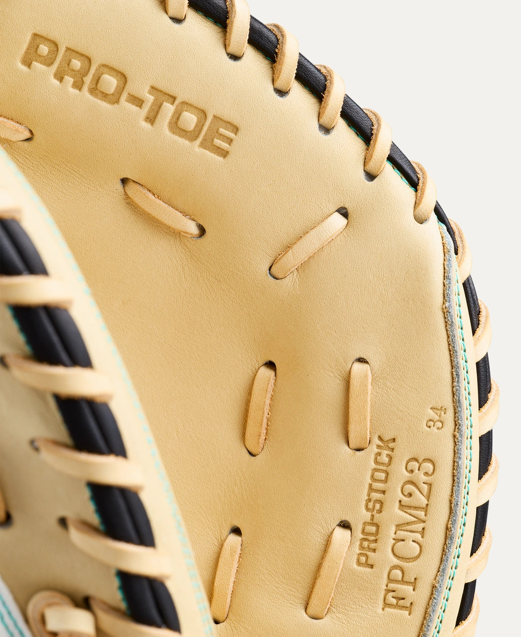Wilson 2027 A2000® FPCM23SS 34” Fastpitch Catcher’s Mitt: WBG07301RT34