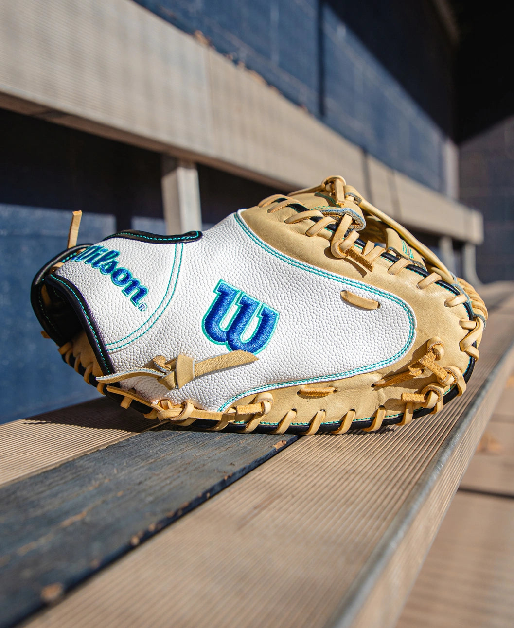 Wilson 2027 A2000® FPCM23SS 34” Fastpitch Catcher’s Mitt: WBG07301RT34