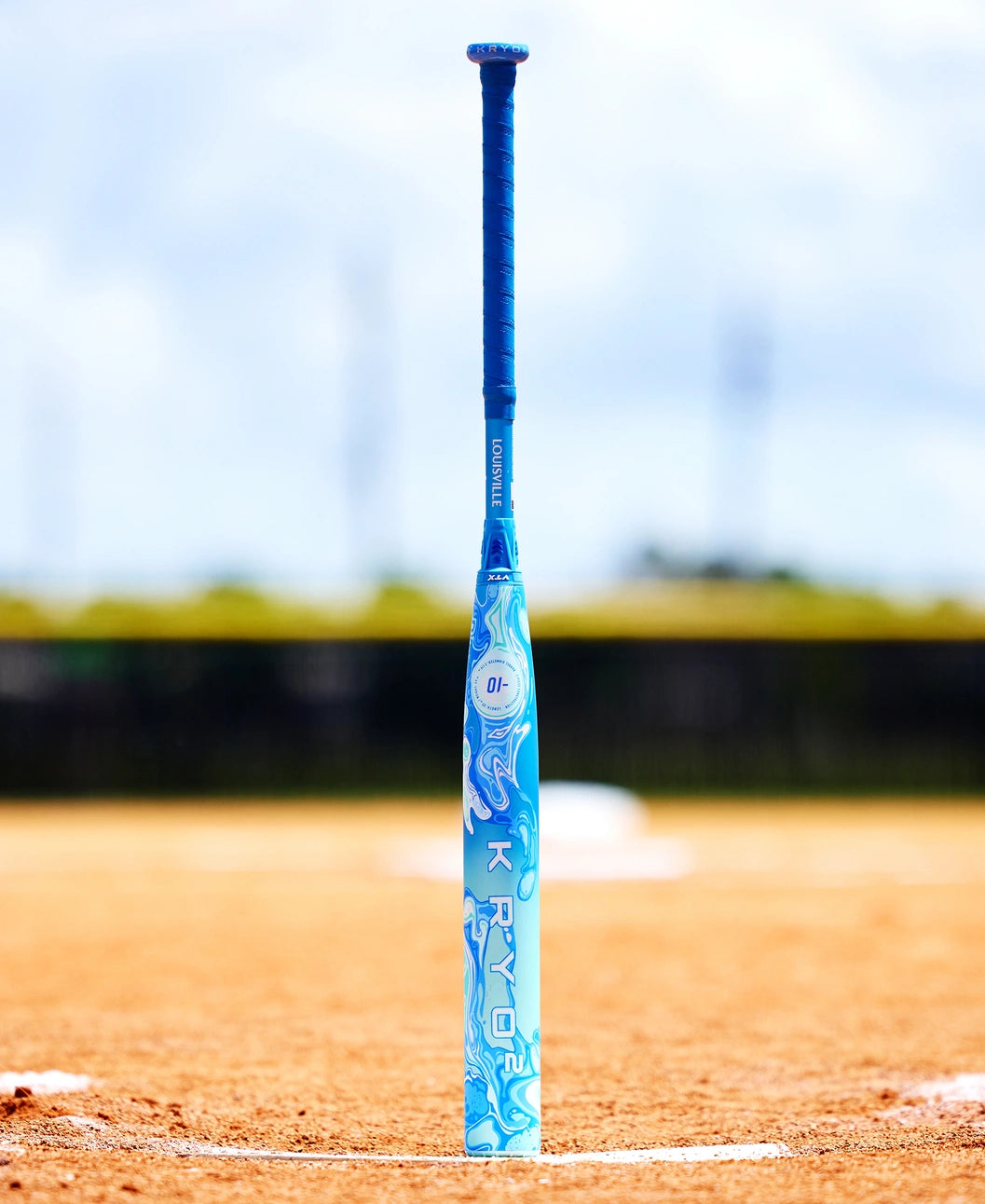 2027 Louisville Slugger (-10) Kryo2 Fastpitch Softball Bat: WBL4269010