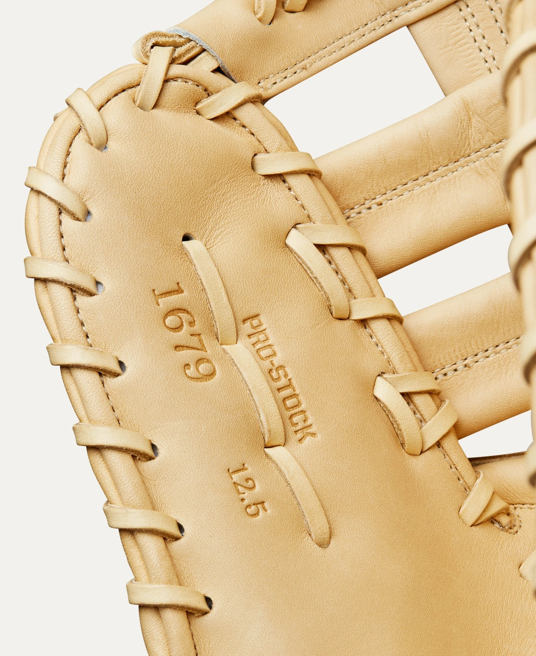 Wilson 2024 Baseball Classics Series A2000 1679 12.5” Baseball First Base Mitt: WBW102097125