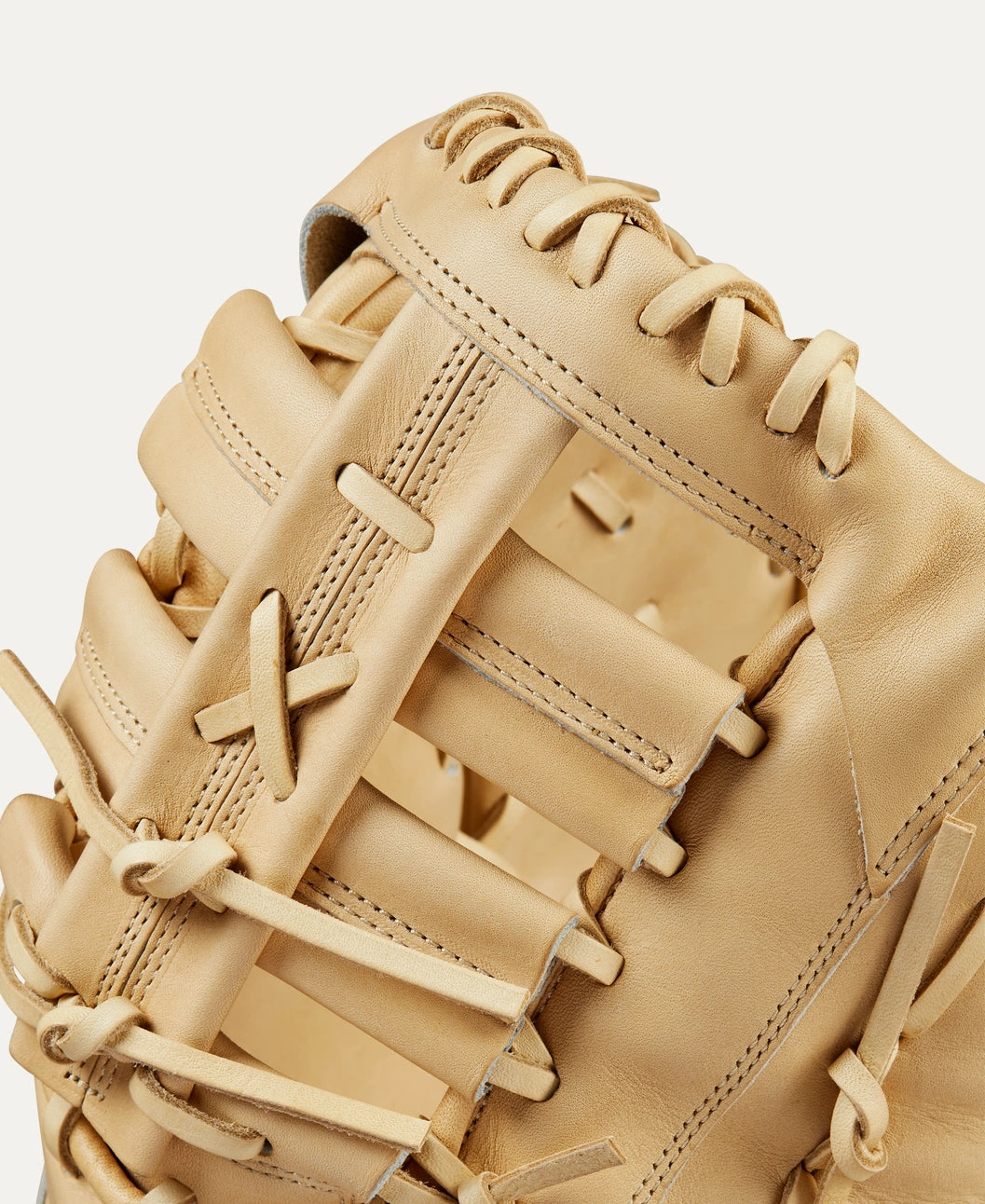 Wilson 2024 Baseball Classics Series A2000 1679 12.5” Baseball First Base Mitt: WBW102097125