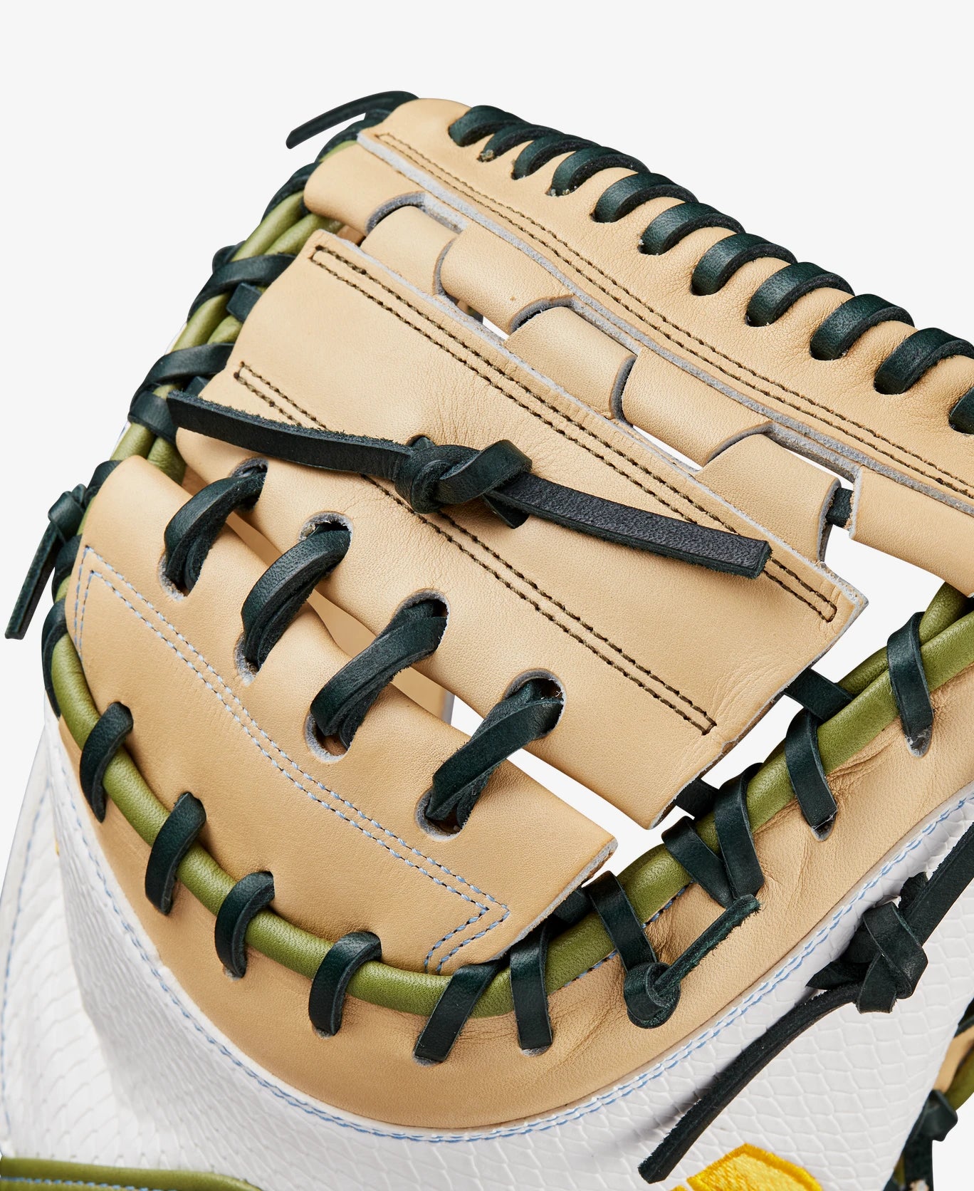 Wilson Fall 2024 Sashel Palacios A2000® FPCM23SS 34” Fastpitch Catcher’s Mitt: WBW10273934