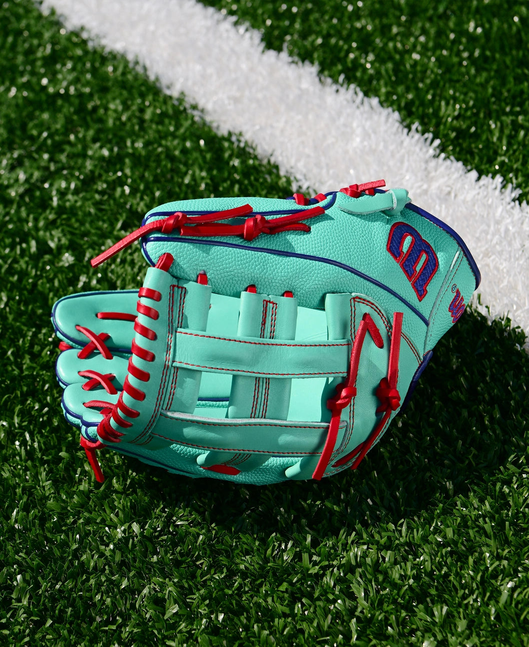 Wilson Fall 2025 A2000 1750SS 12.5” Outfield Baseball Glove: WBW103455125