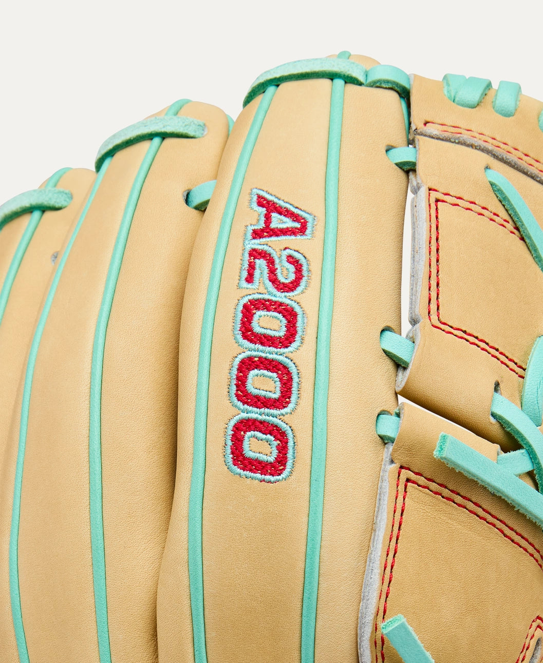 Wilson Fall 2025 A2000® B2 12” Pitcher’s Baseball Glove: WBW10349812