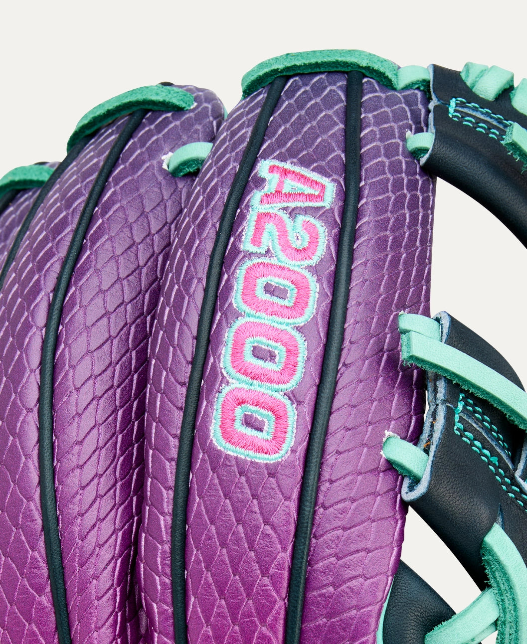 Wilson 2025 Grape Flamingo A2000® 1786SS 11.5” Infield Baseball Glove: WBW104085115