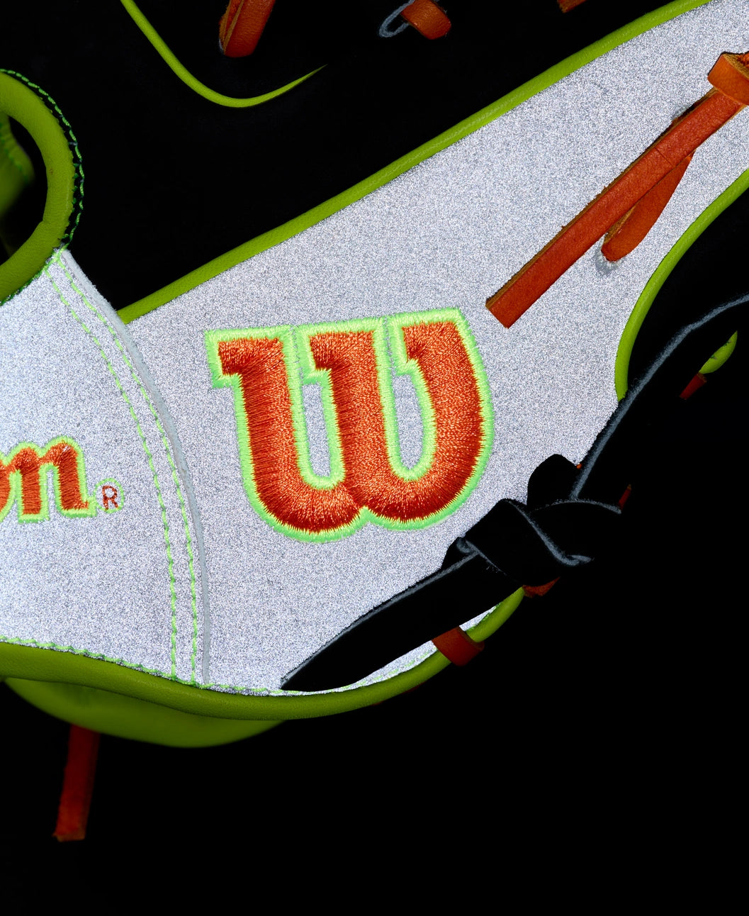 Wilson 2025 Reflective A2000® 1786 11.5” Infield Baseball Glove: WBW104090115