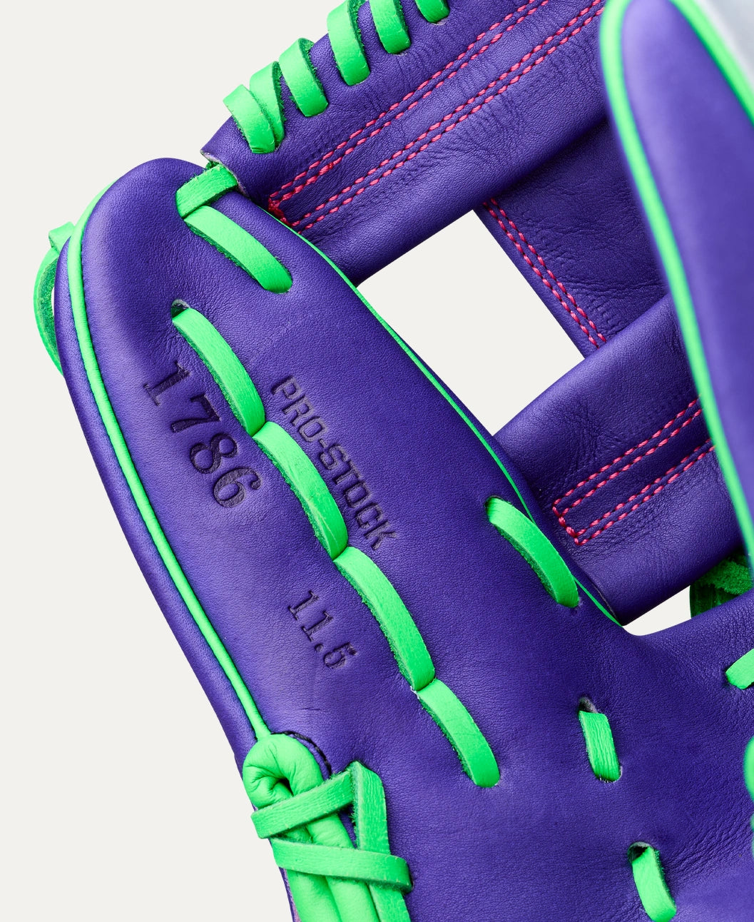 Wilson 2025  Iridescent A2000® 1786 11.5” Infield Baseball Glove: WBW104090115