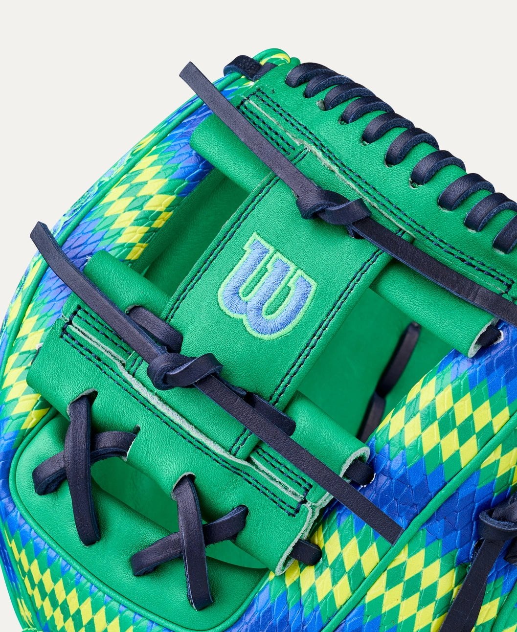 Wilson 2025 Chinook Seedery Dill Pickle A2000® 1786SS 11.5” Infield Baseball Glove: WBW104632115