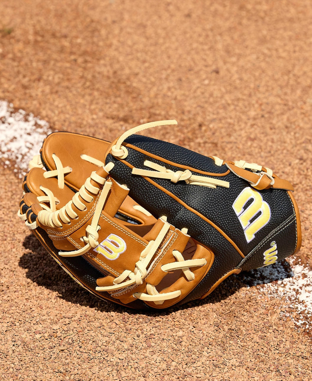Wilson 2026 A2000® Classics 1975SS 11.5” Infield Baseball Glove: WBW1041121175