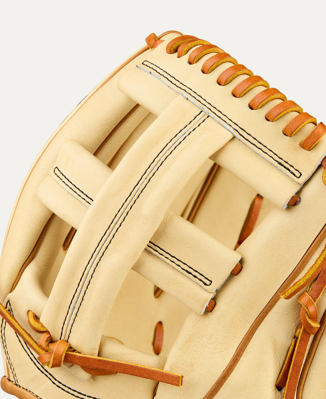 Wilson 2026 A2000® Classics Series EL3 11.75” Infield Glove: WBW1041141175