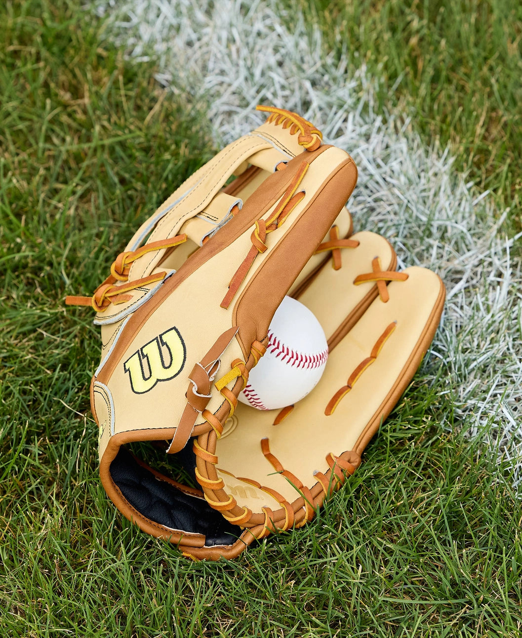 Wilson 2026 A2000® Classics Series 1777 12.75” Outfield Glove: WBW1041251275